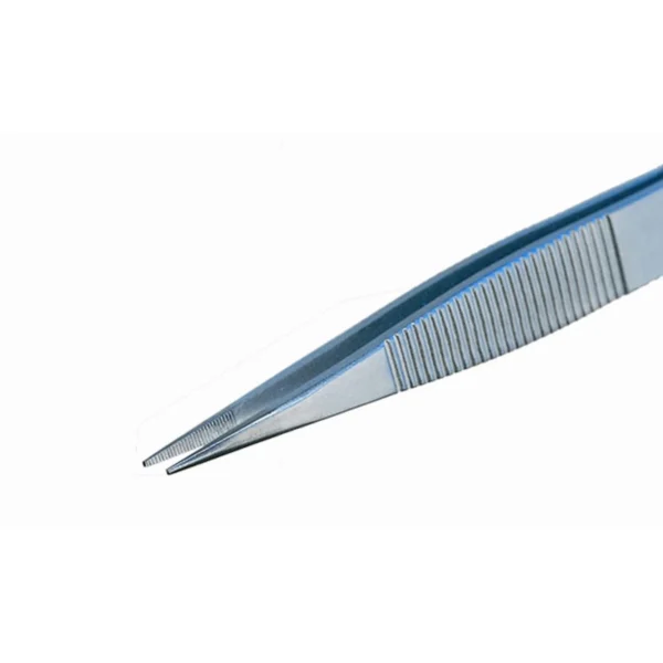 Tweezers with flat and thick tips, internally & externally serrated. Length 120mm – CP-00D